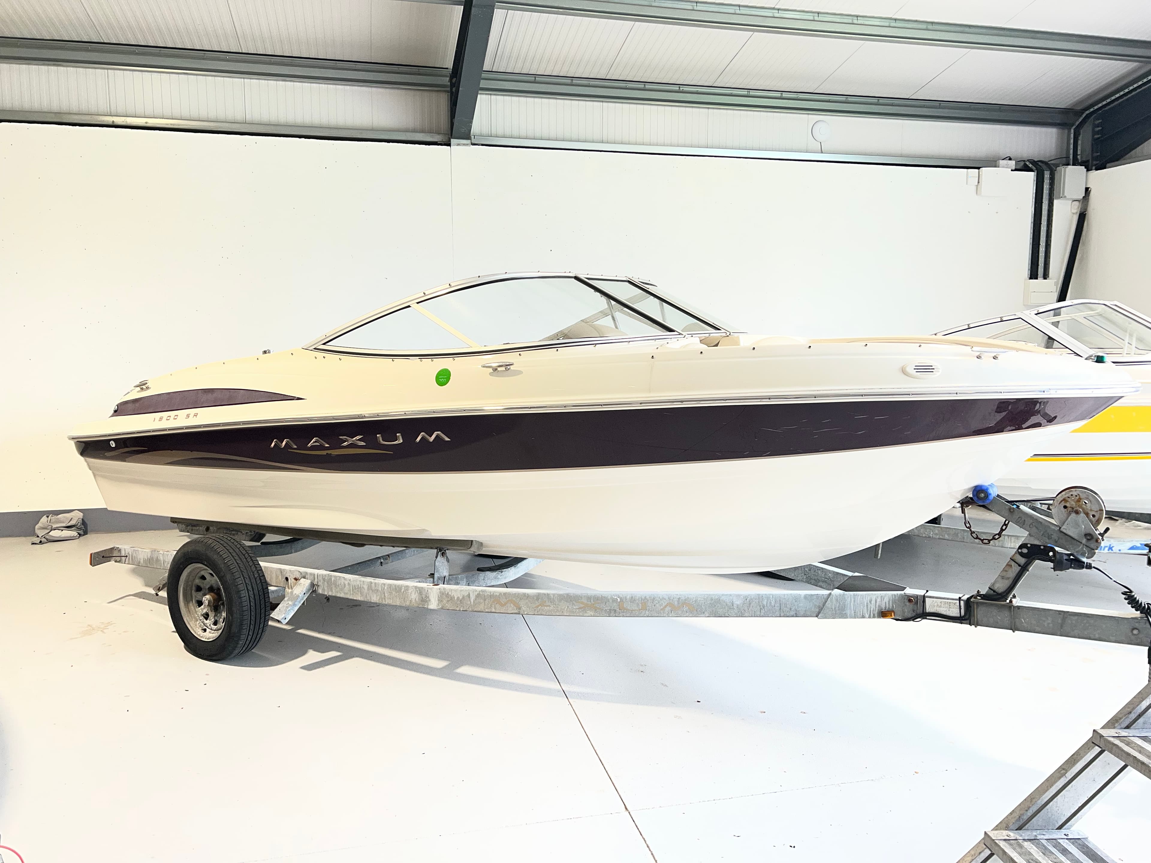 Maxum 1800 mx Bowrider 4.3 V6 - Image 1 of 7